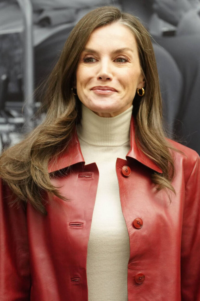 Queen Letizia’s Red Leather Jacket Steals the Spotlight at the Salamanca Disability Awards Queen Letizia’s Red Jacket Look in Salamanca Captures Attention