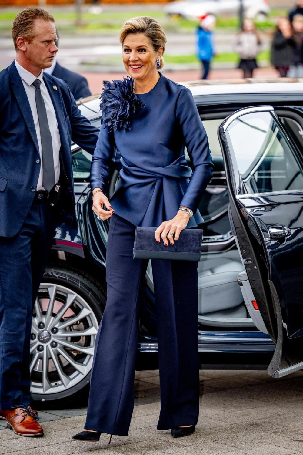 Queen Maxima Brings Festive Elegance to the Christmas Music Gala with a Refined Natan Ensemble Queen Maxima’s Fashion at the 2025 Christmas Music Gala