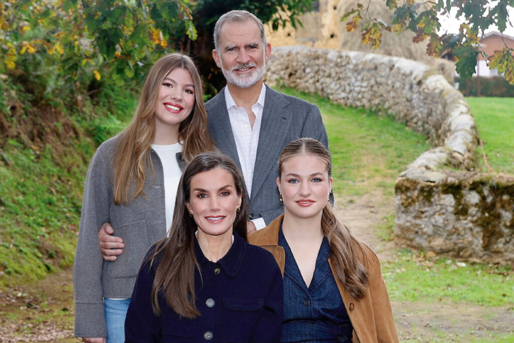 Spanish Royal Family shares photo for their Christmas card