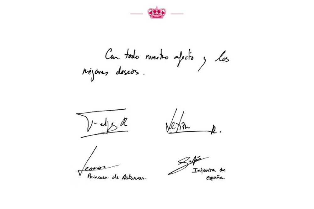 The new Christmas photo of the Spanish royal family is here The respective signatures of the King and Queen and their daughters.