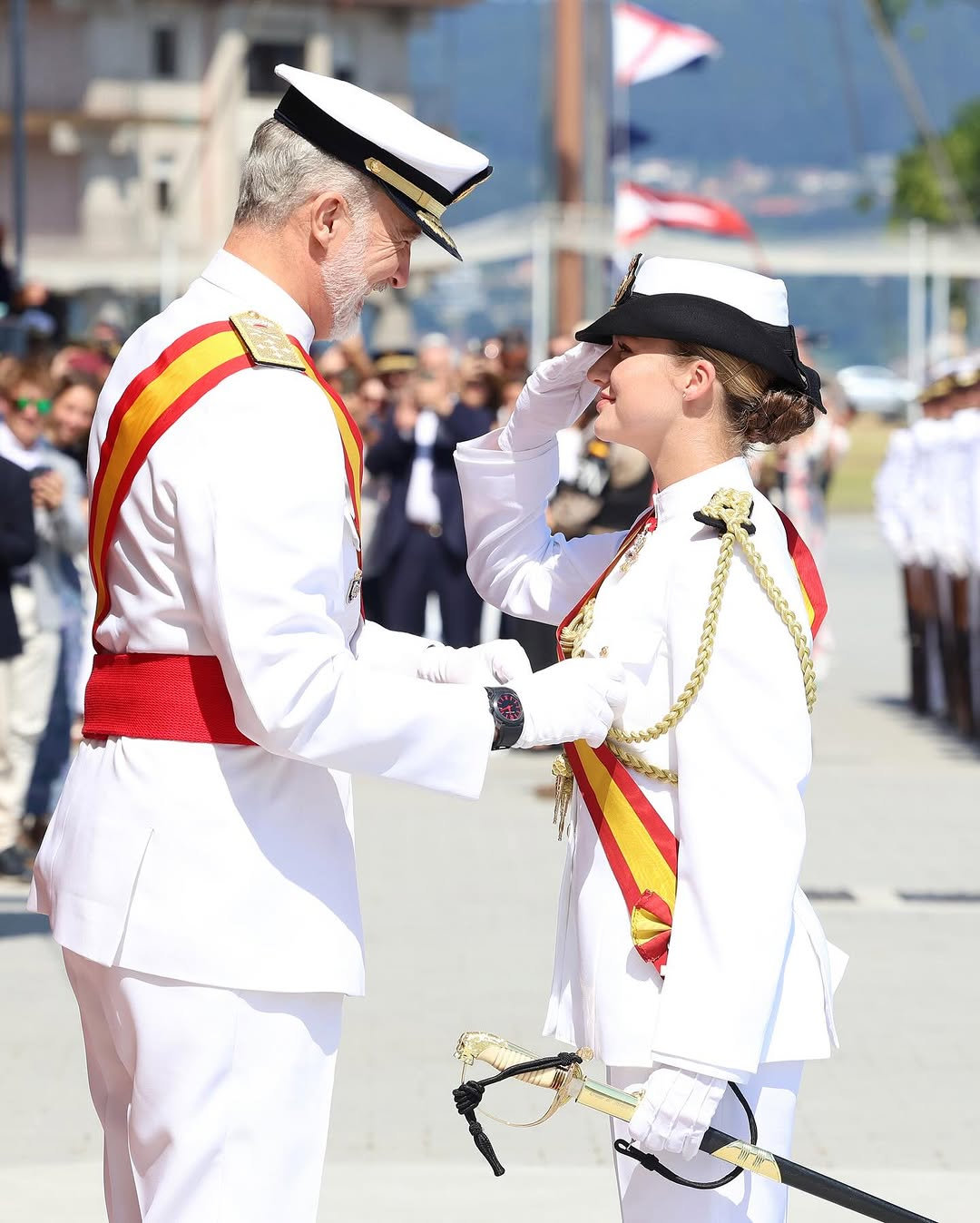 What did Princess Leonor Do in 2025? The Royal Family Summarizes Its Year in 20 Photos King Felipe awarded his daughter Leonor the Grand Cross of Naval Merit.