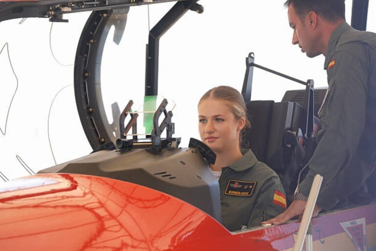 Princess Leonor Reaches a New Milestone After Flying the Pilatus PC-21 Over the Mar Menor Princess Leonor Flying the Pilatus PC-21