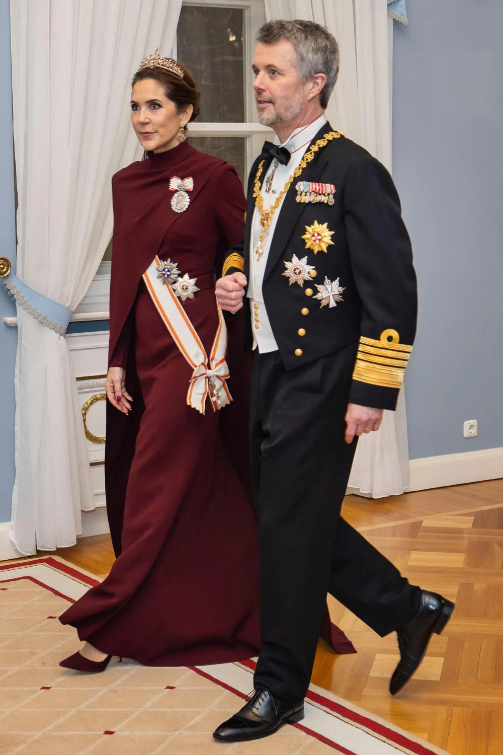 Queen Mary's Gala Style in Estonia and Lithuania King Frederik X and Queen Mary at the gala dinner in Lithuania