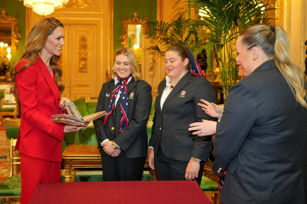 Princess Kate Welcomes England’s Red Roses at Windsor Castle, Dressed in Scarlet Kate Middleton wore scarlet red.