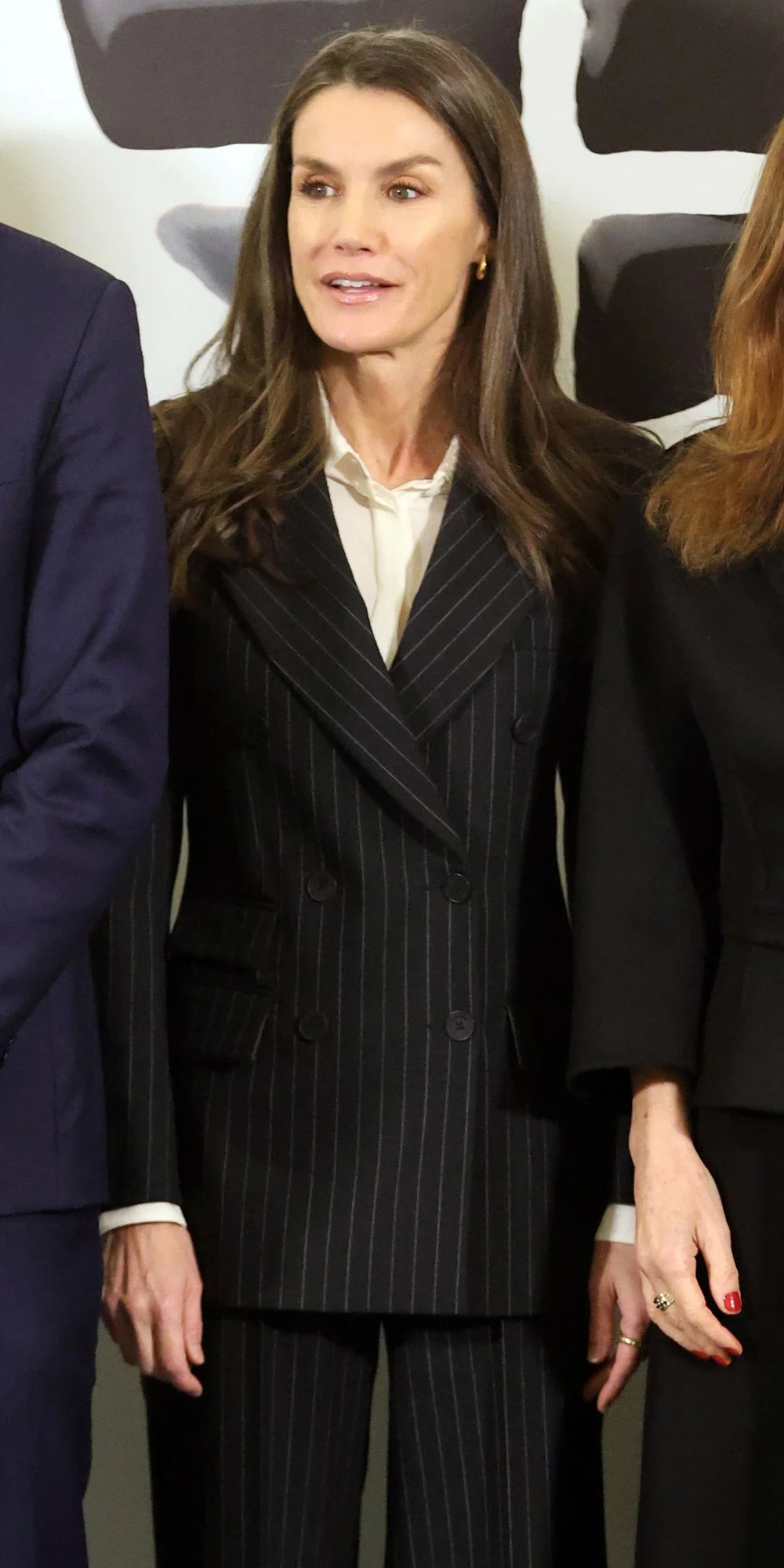 What did Queen Letizia Wear to the 2025 El Mundo Journalism Awards? Queen Letizia wore a Sandro Paris pinstripe suit to the El Mundo Journalism Awards