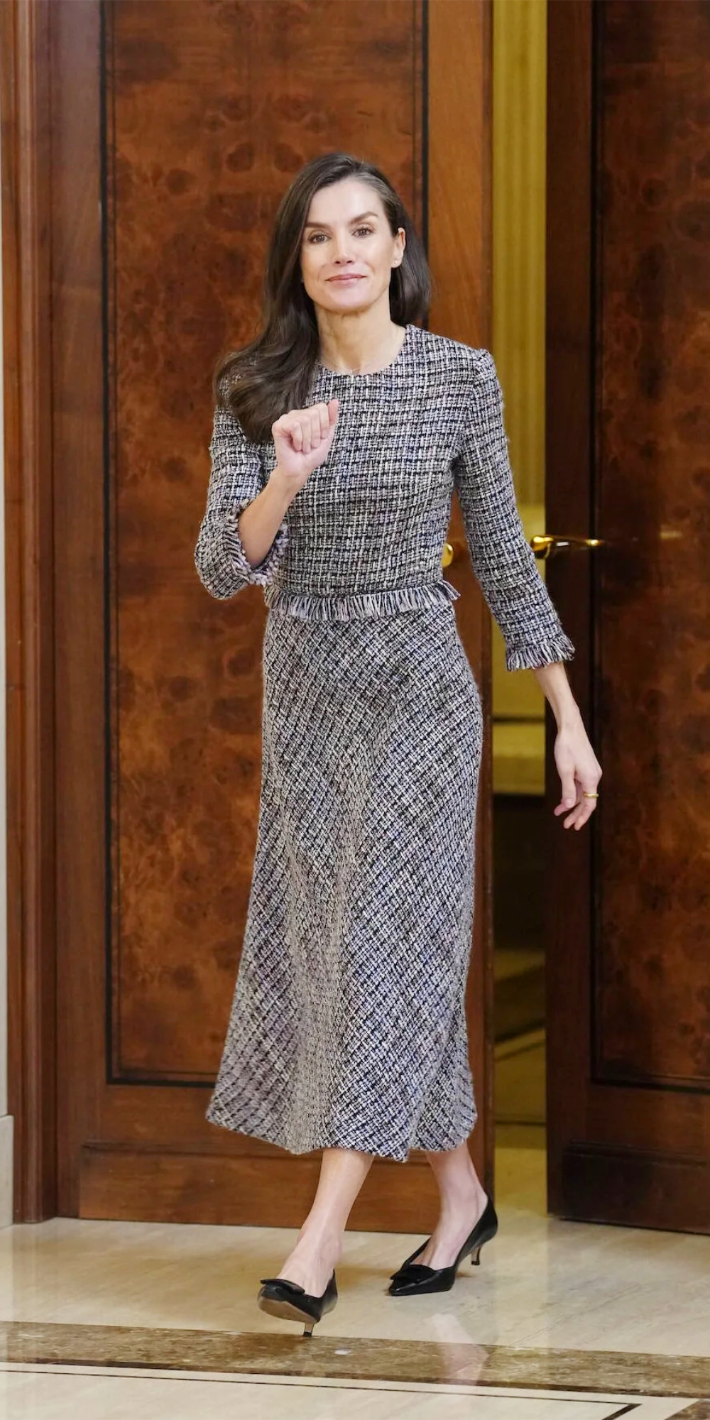 Queen Letizia's Unsigned Dress at her Meeting With the Organizers of Mercedes Benz Fashion Week Madrid Letizia Chooses Diplomatic Tweed Ensemble for Mercedes-Benz Fashion Week Madrid Meeting