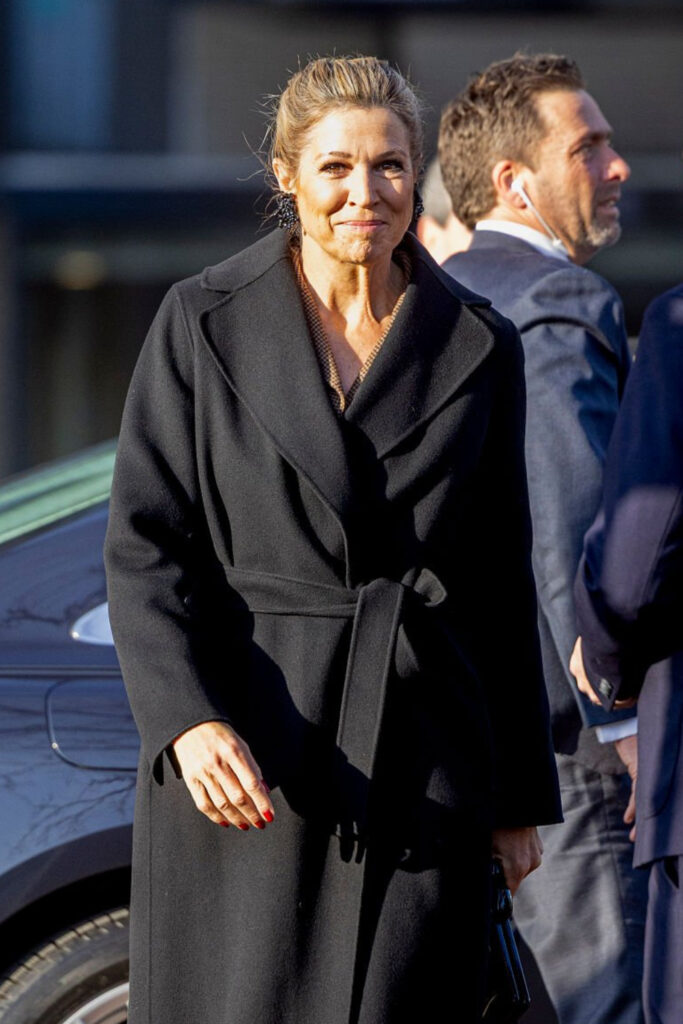 What did Queen Maxima Wear During her Visit to De Stromen School in Alphen? Queen Maxima's Style During Her Visit to Alphen