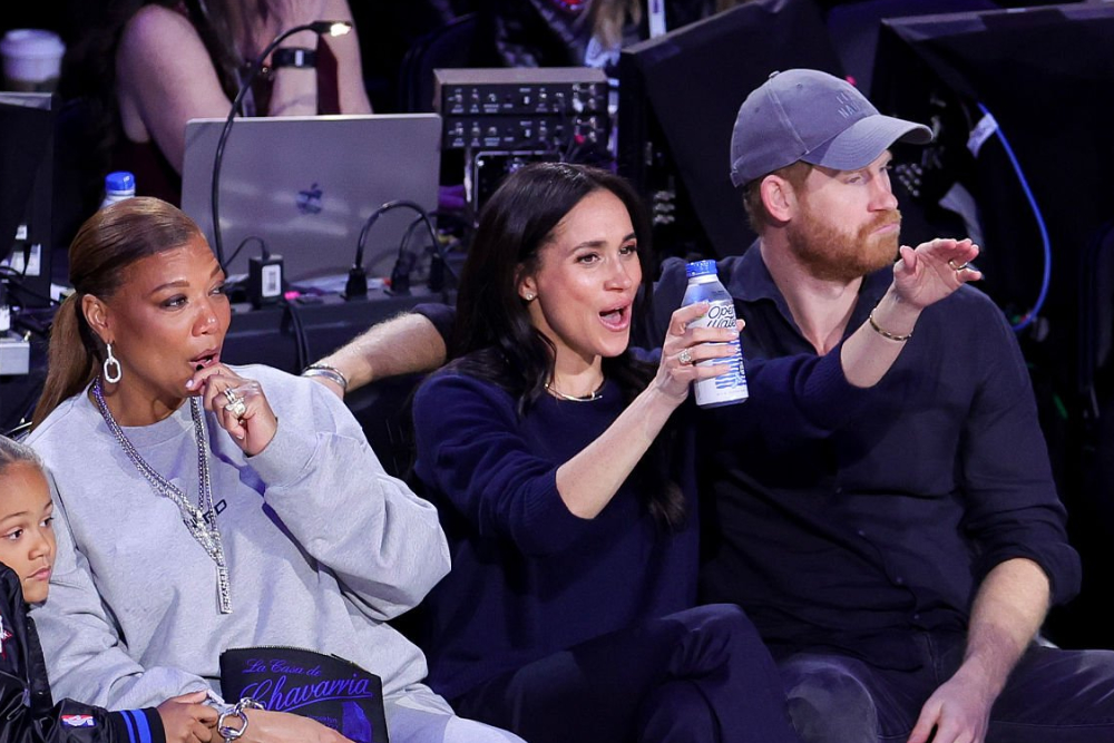 PHOTOS: Meghan Markle and Prince Harry at NBA All-Star Game Queen Latifah, Meghan and Prince Harry.