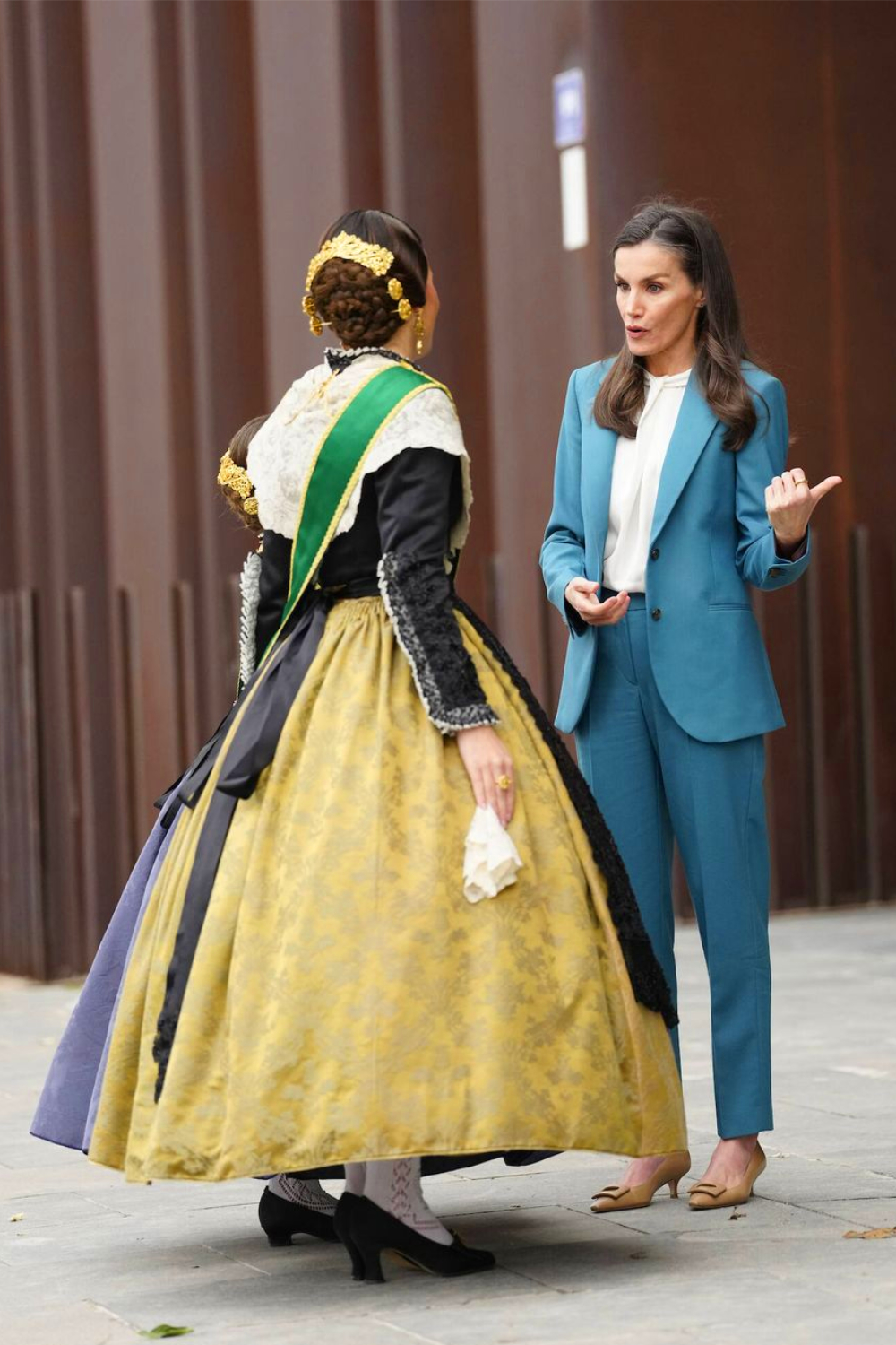 Queen Letizia's Castellón Look: Turquoise Carolina Herrera Suit Queen Letizia's Turquoise Carolina Herrera Suit
