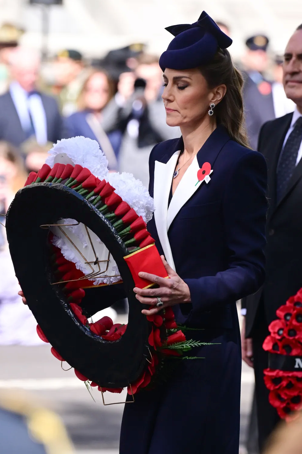 What Kate Middleton Wore to Anzac Day 2026 Kate Middleton wore a navy blue midi coat by Sarah Burton