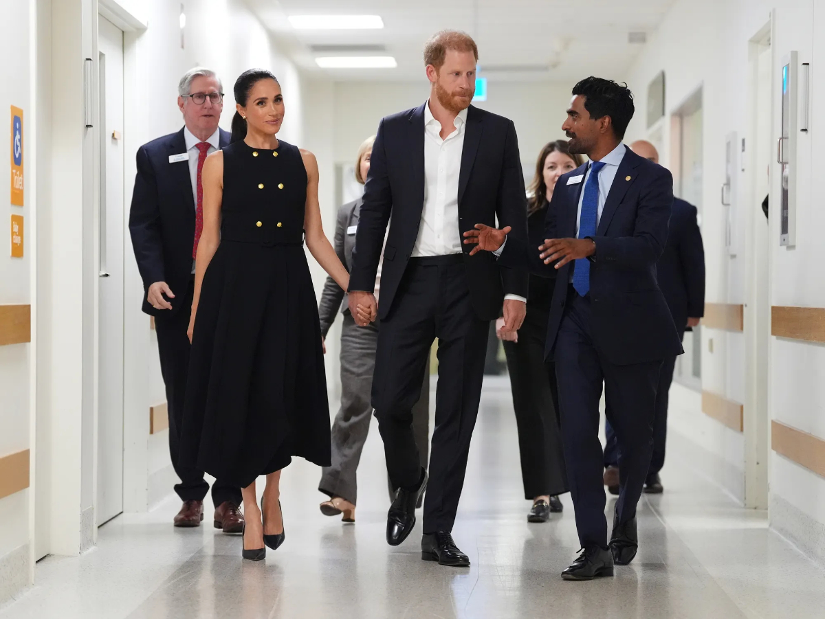 Harry and Meghan in Australia: Who's Paying For The Trip, and What They're Doing There Harry and Meghan visited the Royal Children's Hospital in Melbourne, Australia