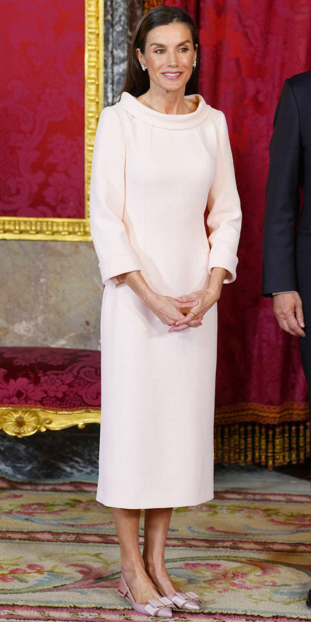 Queen Letizia Debuts a Macaron-Pink Dress and Carolina Herrera Pumps Queen Letizia Debuts a Macaron-Pink Dress