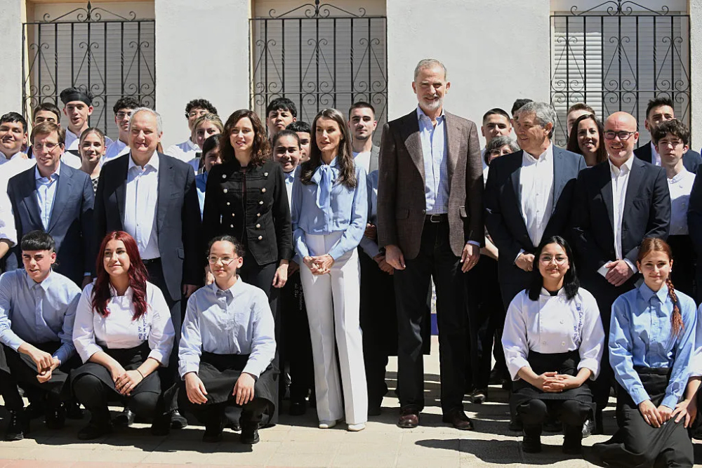Inside Queen Letizia’s Effortless Spring Style Felipe and Letizia with students from the Southern Hospitality School