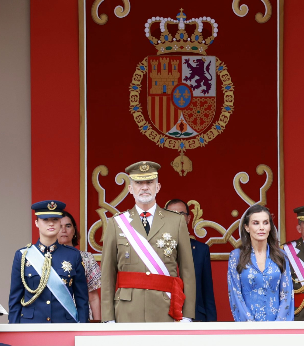 Princess Leonor's Debut at Armed Forces Day in Vigo The King and Queen, accompanied by Princess Leonor, on Armed Forces Day 2026.