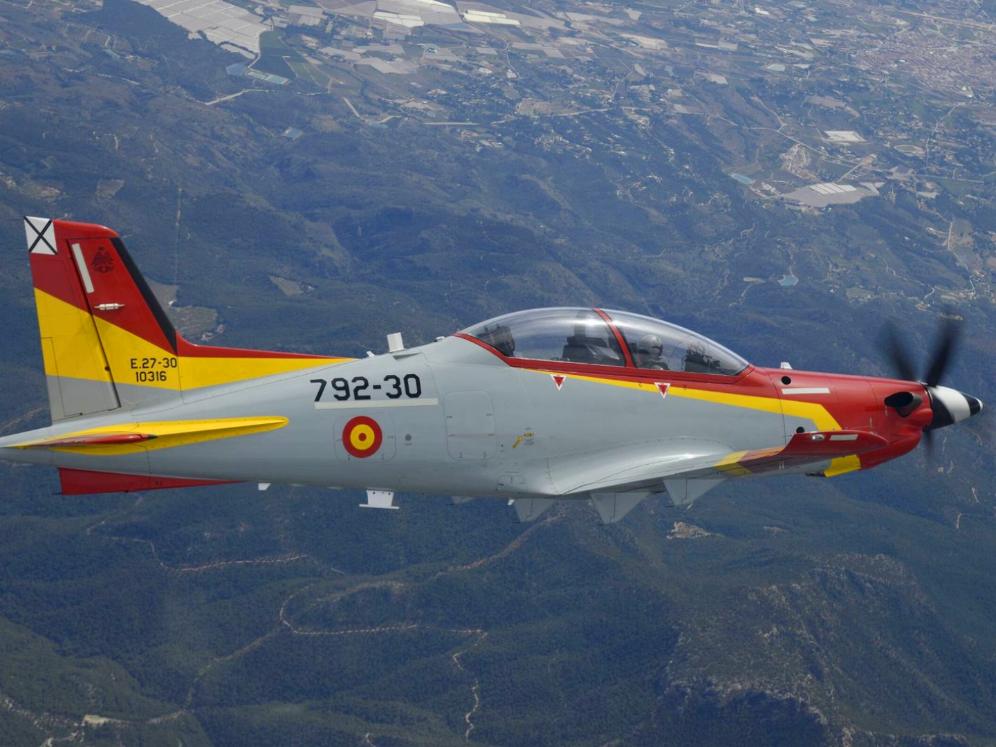 Princess Leonor's Solo Flight and the Cockpit Wave That Will Be Remembered for Years Princess Leonor flew a Pilatus PC-21 solo.