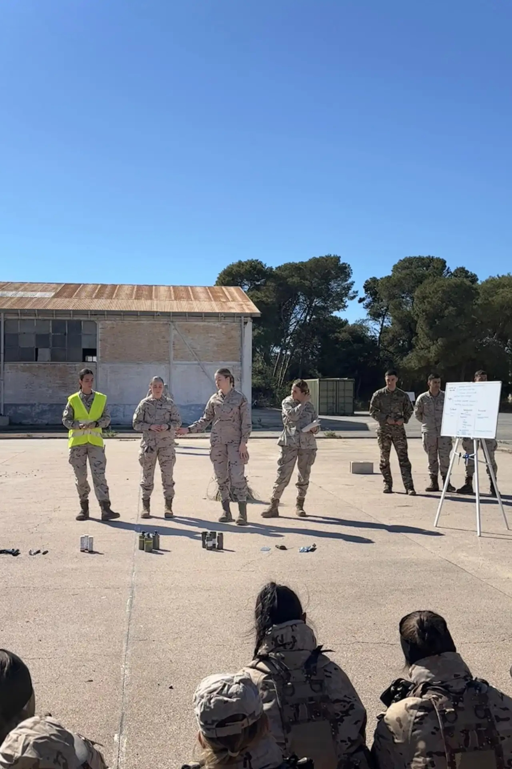 Princess Leonor's Solo Flight and the Cockpit Wave That Will Be Remembered for Years Princess Leonor giving instructions to cadets.