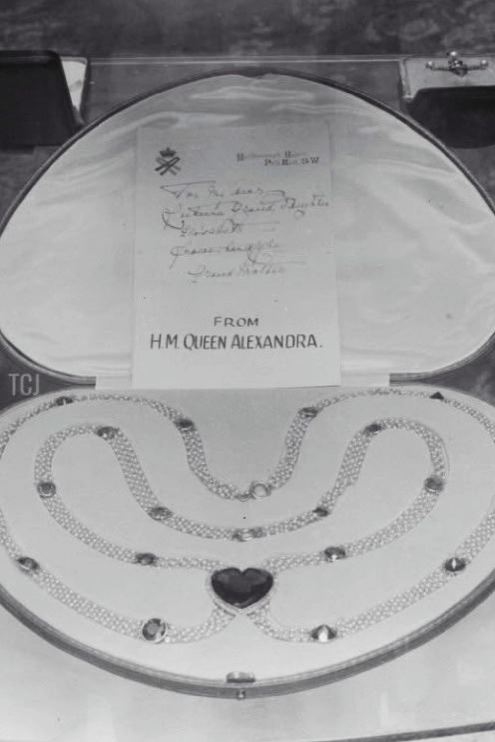 The Story Behind Kate Middleton’s Spectacular Amethyst Necklace Amethyst Necklace