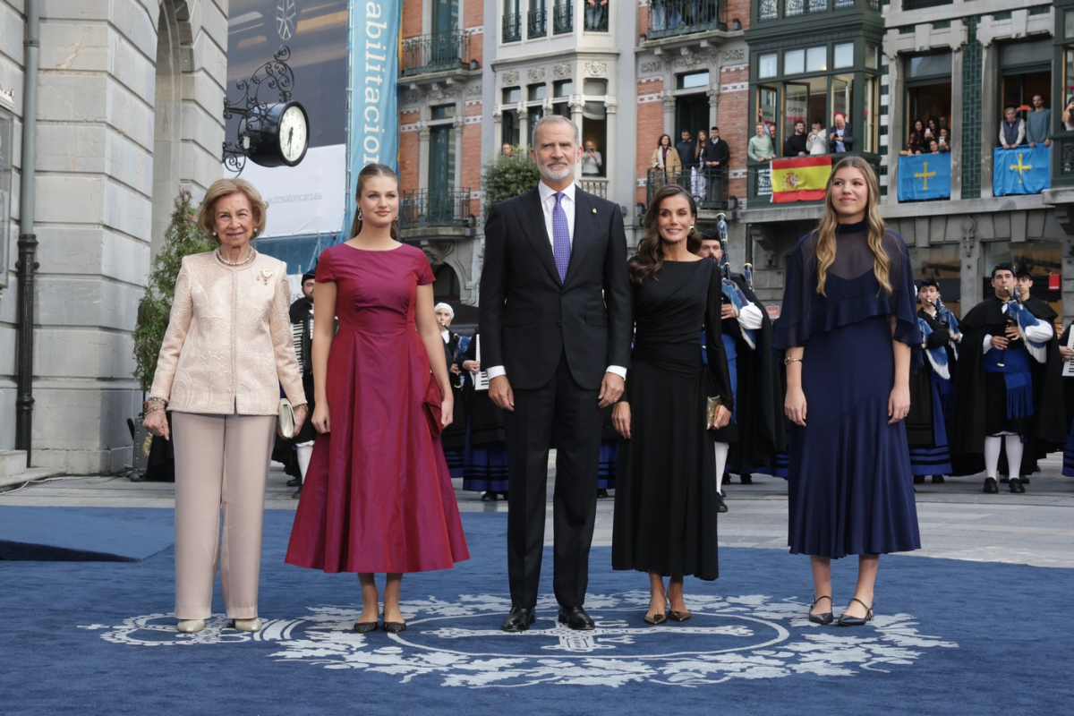 Infanta Sofía's Navy Blue Look Steals the Show in Oviedo The Spanish Royal Family at the 2026 Princess of Asturias Awards